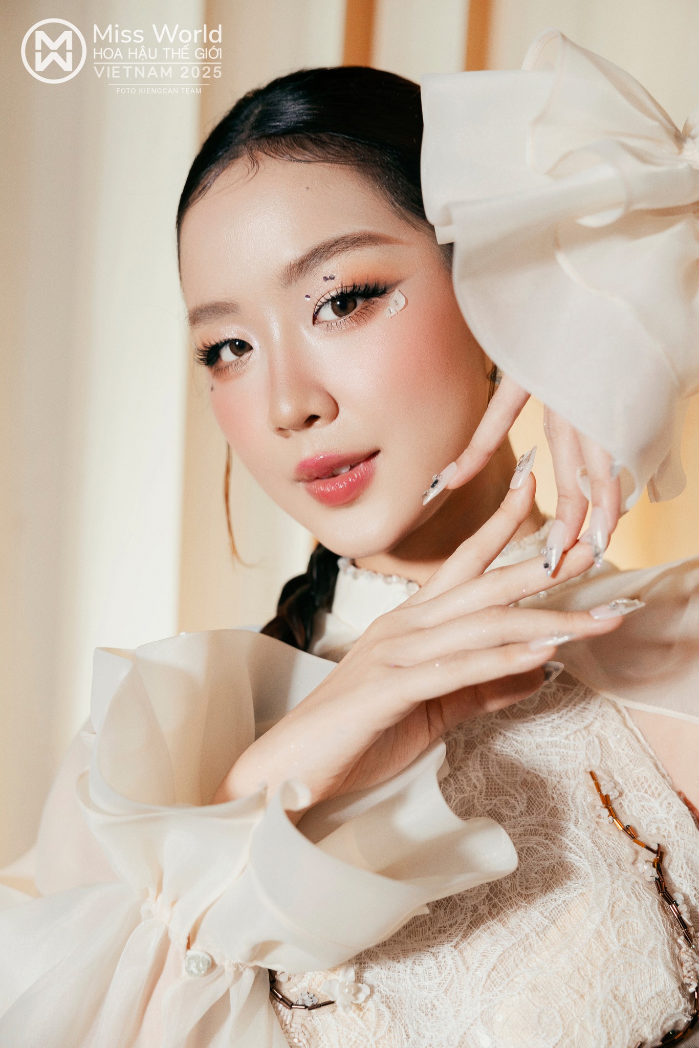 Hoa hậu Bảo Ngọc ph&ocirc; diễn đường cong &ldquo;cực gắt&rdquo;  - Ảnh 4.