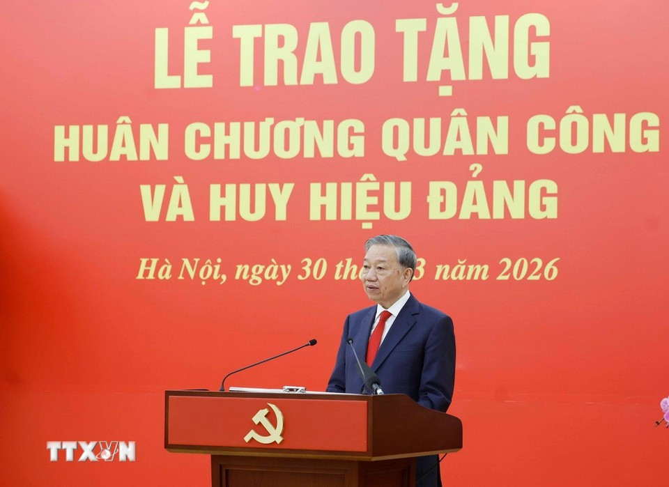 Thủ tướng Phạm Minh Ch&iacute;nh nhận Hu&acirc;n chương Qu&acirc;n c&ocirc;ng hạng Nhất năm 2026 - Ảnh 3.