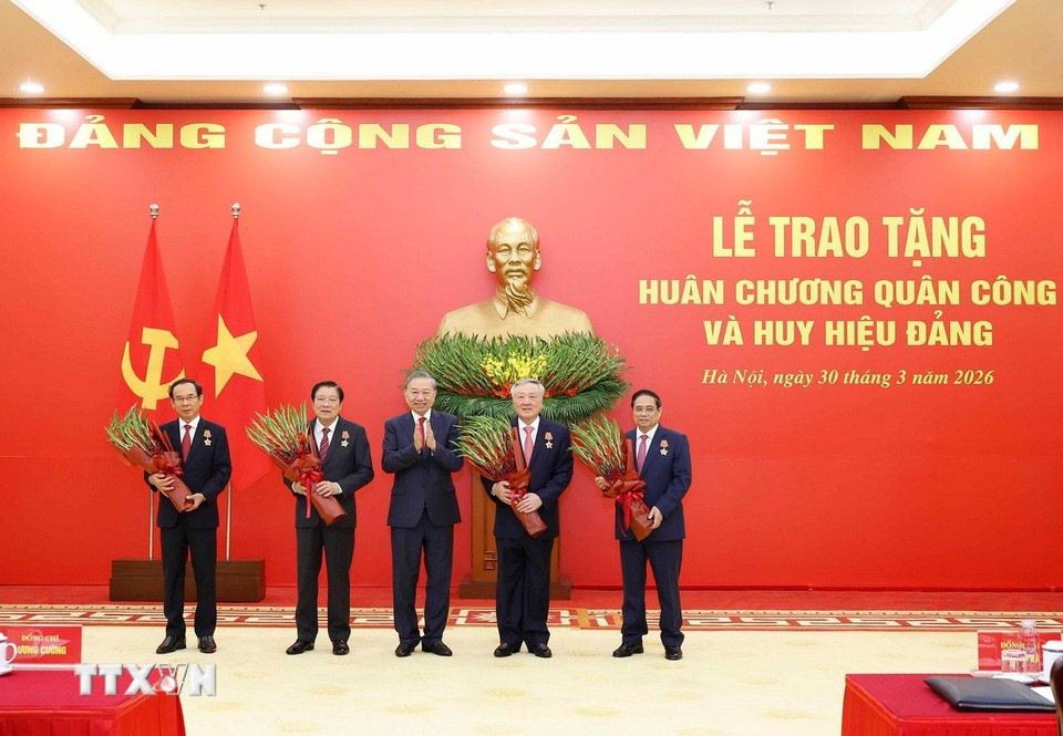 Thủ tướng Phạm Minh Ch&iacute;nh nhận Hu&acirc;n chương Qu&acirc;n c&ocirc;ng hạng Nhất năm 2026 - Ảnh 4.