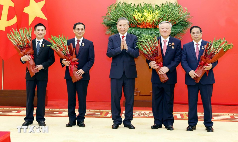 Thủ tướng Phạm Minh Ch&iacute;nh nhận Hu&acirc;n chương Qu&acirc;n c&ocirc;ng hạng Nhất năm 2026 - Ảnh 5.