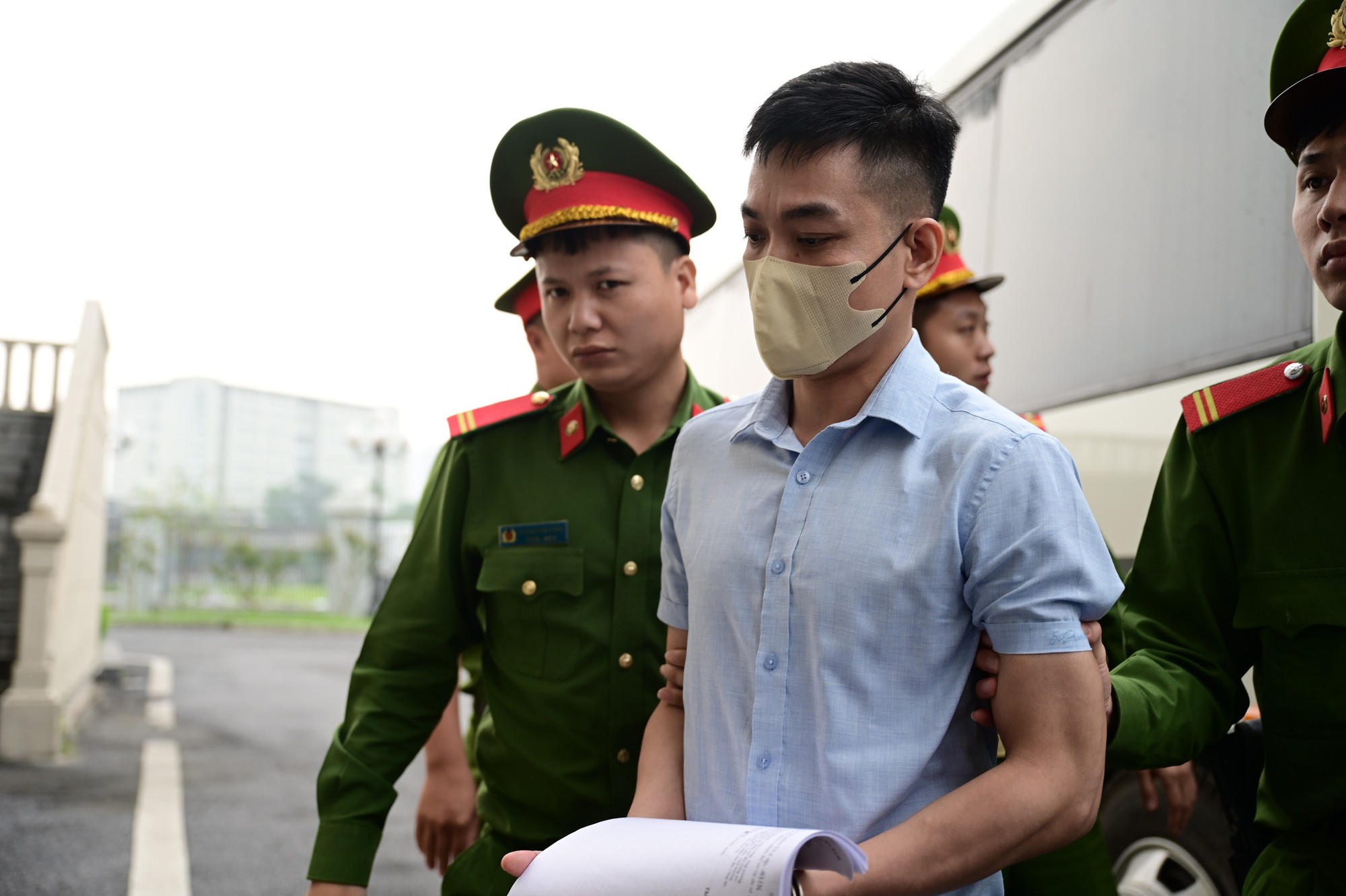 Cựu Thứ trưởng Hoàng Văn Thắng hầu tòa vì tội nhận hối lộ gây thiệt hại lớn - Ảnh 6. Cựu Thứ trưởng Hoàng Văn Thắng hầu tòa vì tội nhận hối lộ gây thiệt hại lớn - Ảnh 6.