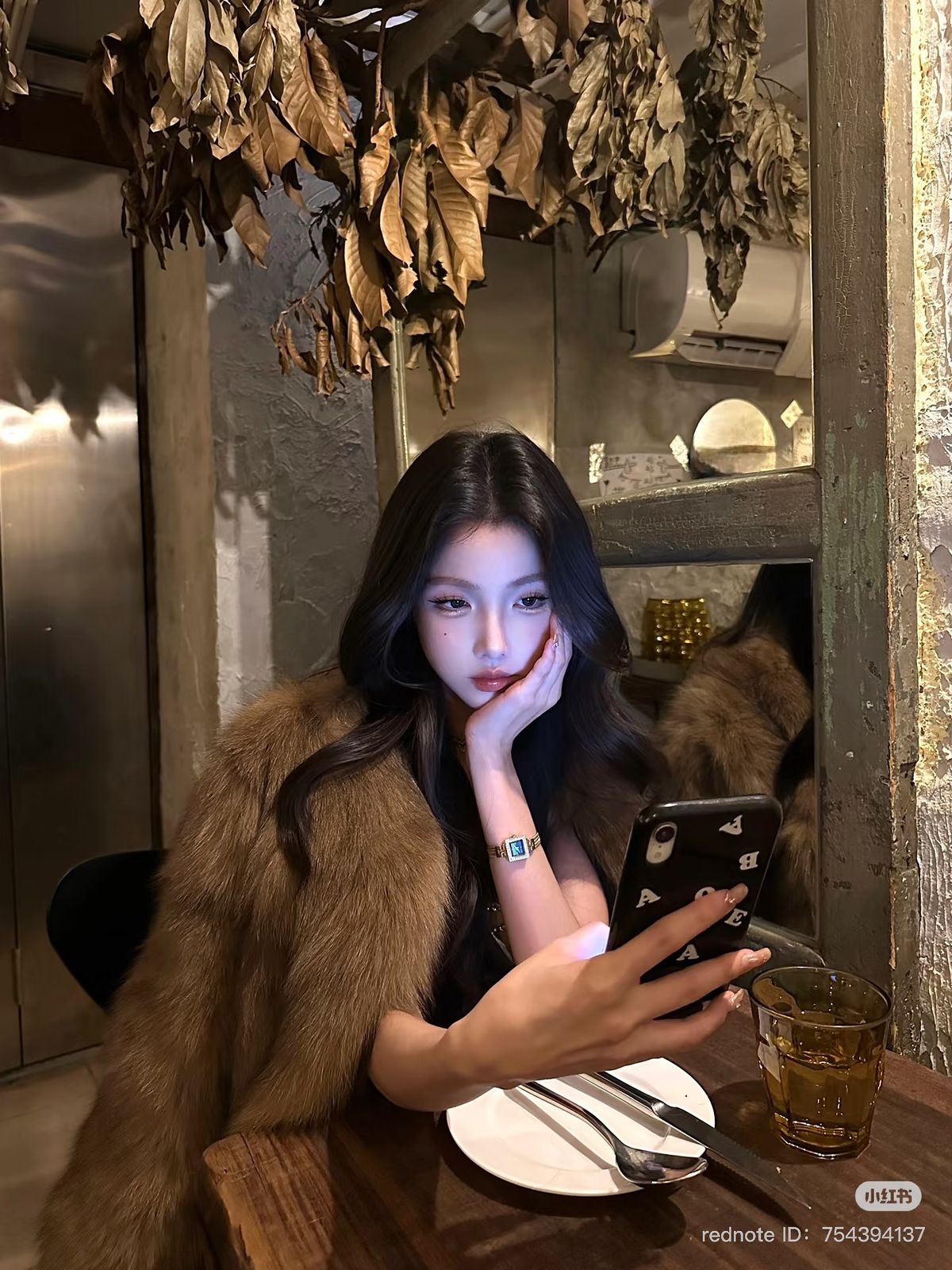 Người EQ thấp th&iacute;ch nhất 3 kiểu cầm điện thoại- Ảnh 3.