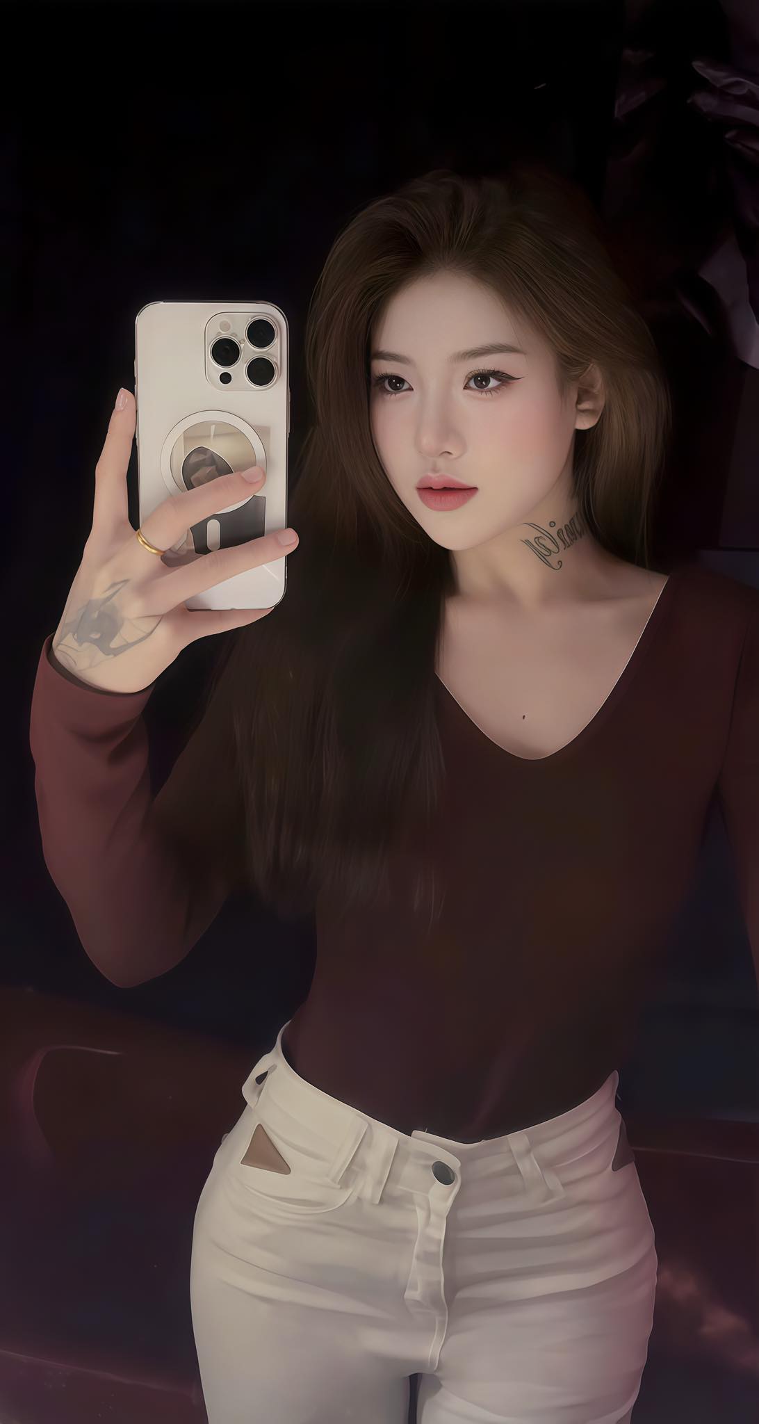 Tay đang cắm ống truyền vẫn lao xuống cứu b&eacute; g&aacute;i rơi xuống bể c&aacute;, h&agrave;nh động dũng cảm của c&ocirc; g&aacute;i trẻ khiến ai cũng nể- Ảnh 2.