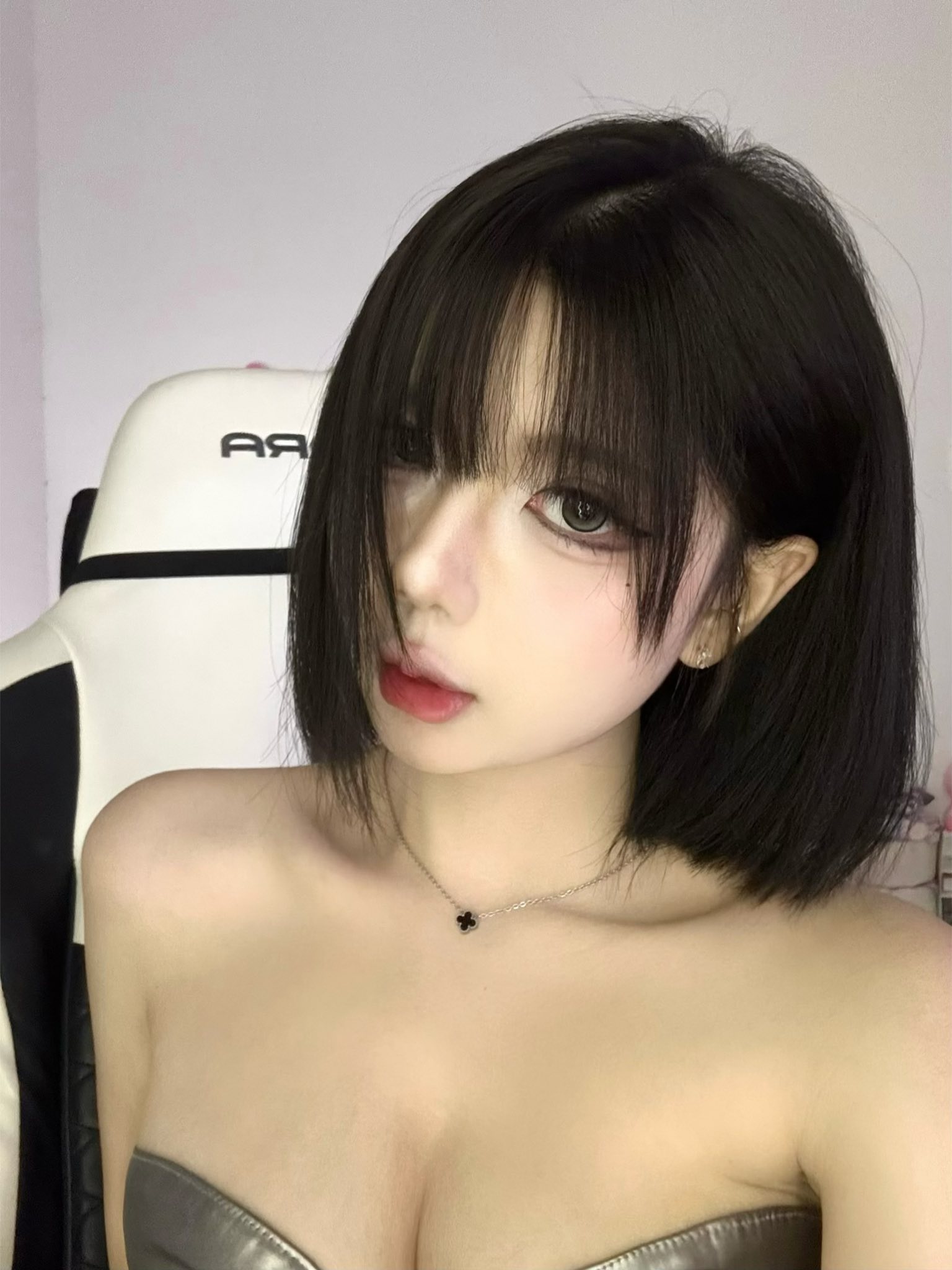 Kh&ocirc;ng nằm ngo&agrave;i cuộc chơi, H&agrave; Phương Boo "chiếm s&oacute;ng" MXH với bộ ảnh "đ&oacute;n h&egrave;" bỏng mắt - Ảnh 1.