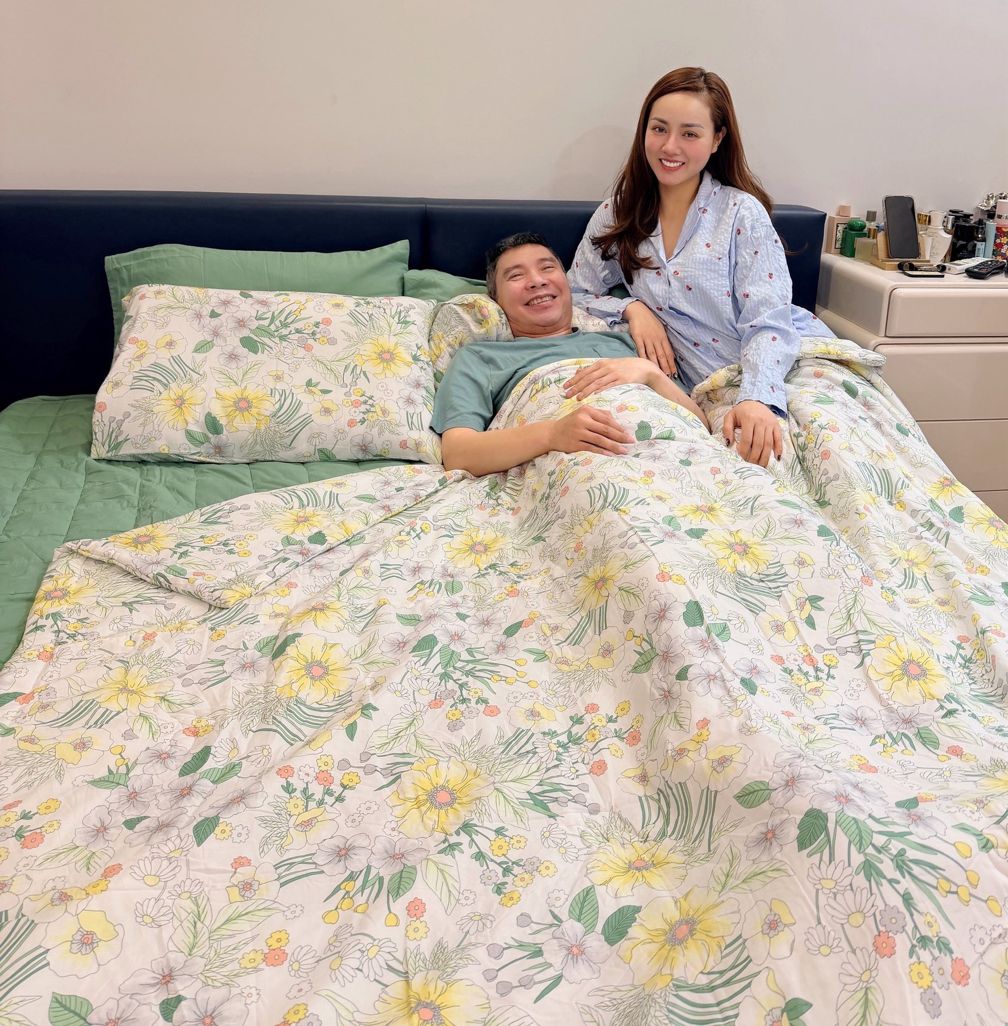 Vợ NSND C&ocirc;ng L&yacute; trải l&ograve;ng sau 4 năm chồng mắc bệnh nặng: &ldquo;Phải gồng m&igrave;nh để đứng vững&rdquo; - Ảnh 3.