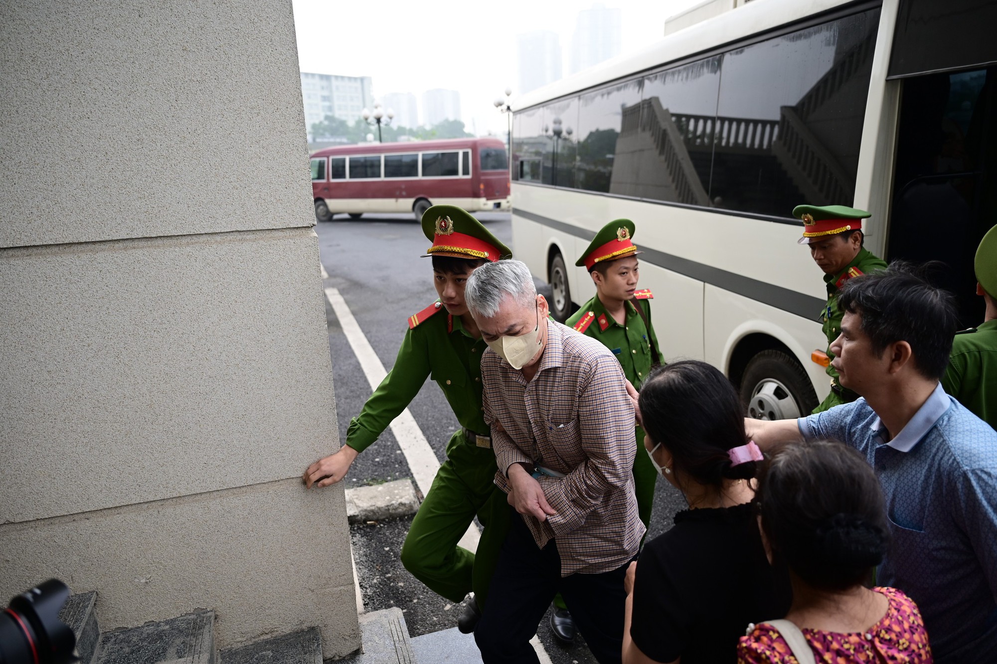 Cựu Thứ trưởng Hoàng Văn Thắng hầu tòa vì tội nhận hối lộ gây thiệt hại lớn - Ảnh 8. Cựu Thứ trưởng Hoàng Văn Thắng hầu tòa vì tội nhận hối lộ gây thiệt hại lớn - Ảnh 8.