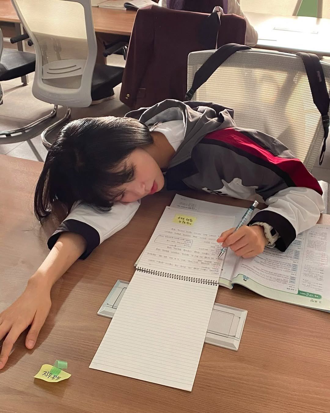 4 dấu hiệu của người hay tr&igrave; ho&atilde;n- Ảnh 1.