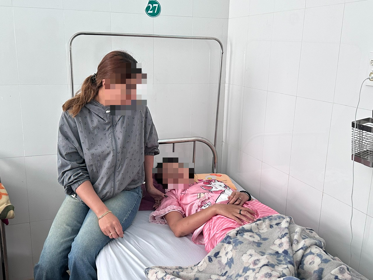 Nữ sinh lớp 7 g&atilde;y xương sườn nghi do bạn học đ&aacute;nh: Thực trạng bạo lực học đường 2026 - Ảnh 2.