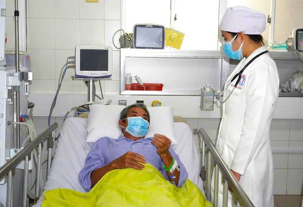 Bộ Y tế yêu cầu xử lý hai vụ nghi ngộ độc, siết hậu kiểm thực phẩm - Ảnh 1.