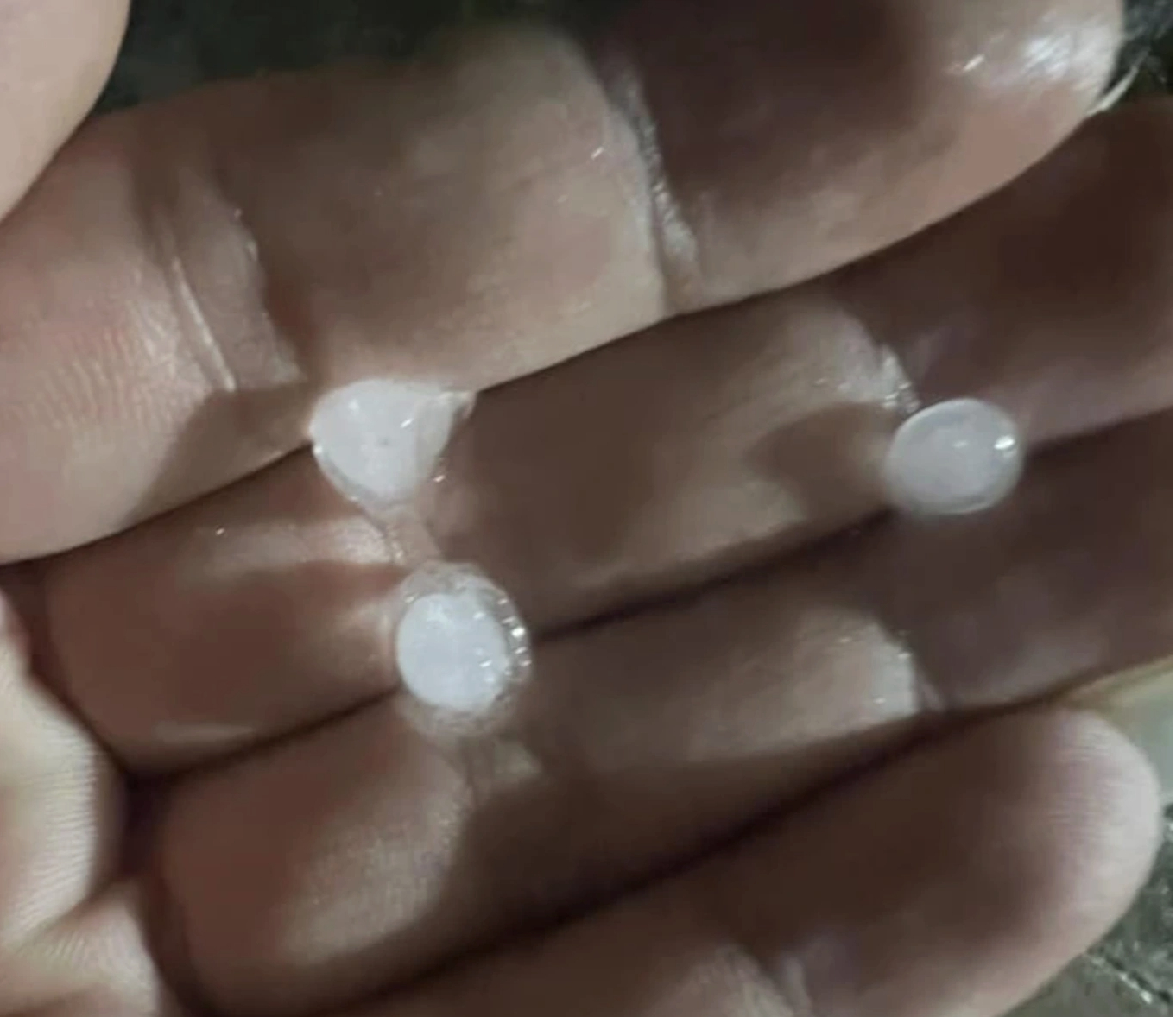 H&agrave; Nội rạng s&aacute;ng nay: Mưa đ&aacute; v&agrave; c&oacute; ch&aacute;y lớn - Ảnh 7.