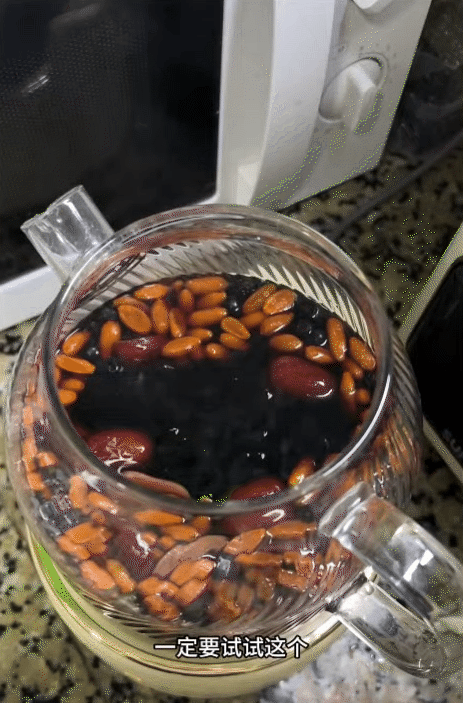 Tôi uống thứ nước này 3 lần/tuần và nhận ra: Tóc rụng ít đi, da cũng không còn xỉn màu như trước 21 Tôi uống thứ nước này 3 lần/tuần và nhận ra: Tóc rụng ít đi, da cũng không còn xỉn màu như trước - Ảnh 3.