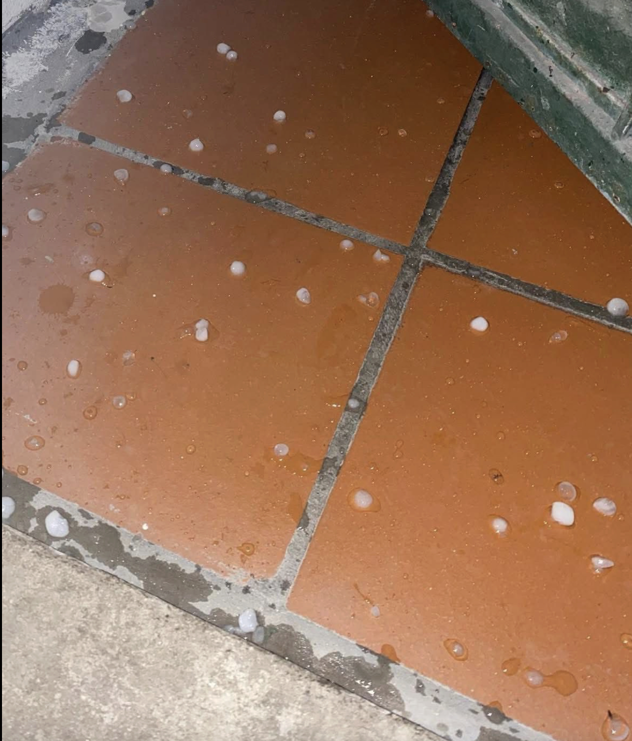 H&agrave; Nội rạng s&aacute;ng nay: Mưa đ&aacute; v&agrave; c&oacute; ch&aacute;y lớn - Ảnh 6.