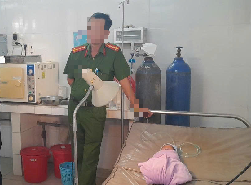 TPHCM: B&eacute; trai sơ sinh bị bỏ rơi với 6 ng&oacute;n tay g&acirc;y x&ocirc;n xao dư luận - Ảnh 1.