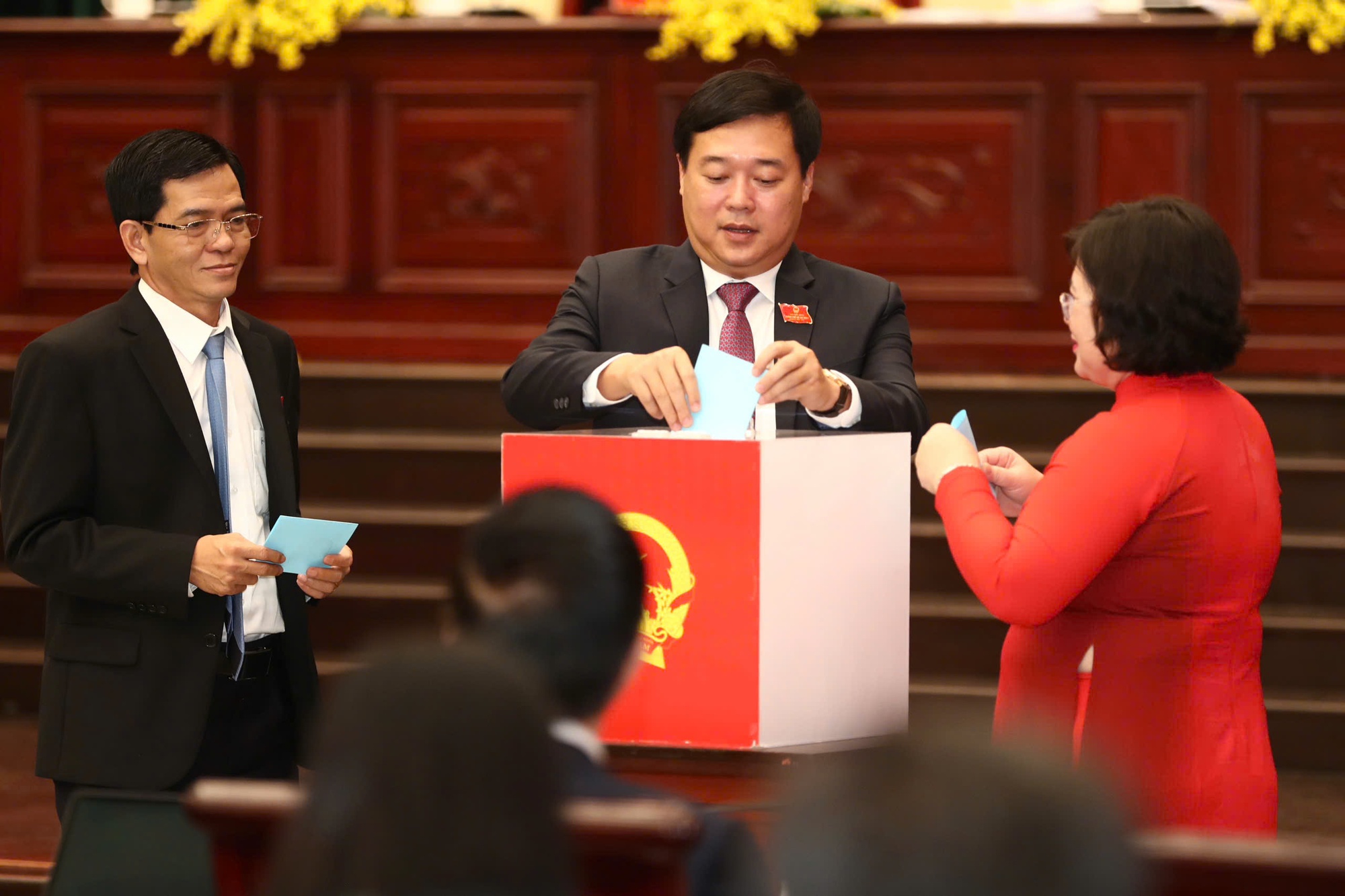 7 Ph&oacute; Chủ tịch v&agrave; 16 Ủy vi&ecirc;n UBND TPHCM nhiệm kỳ mới - Ảnh 1.