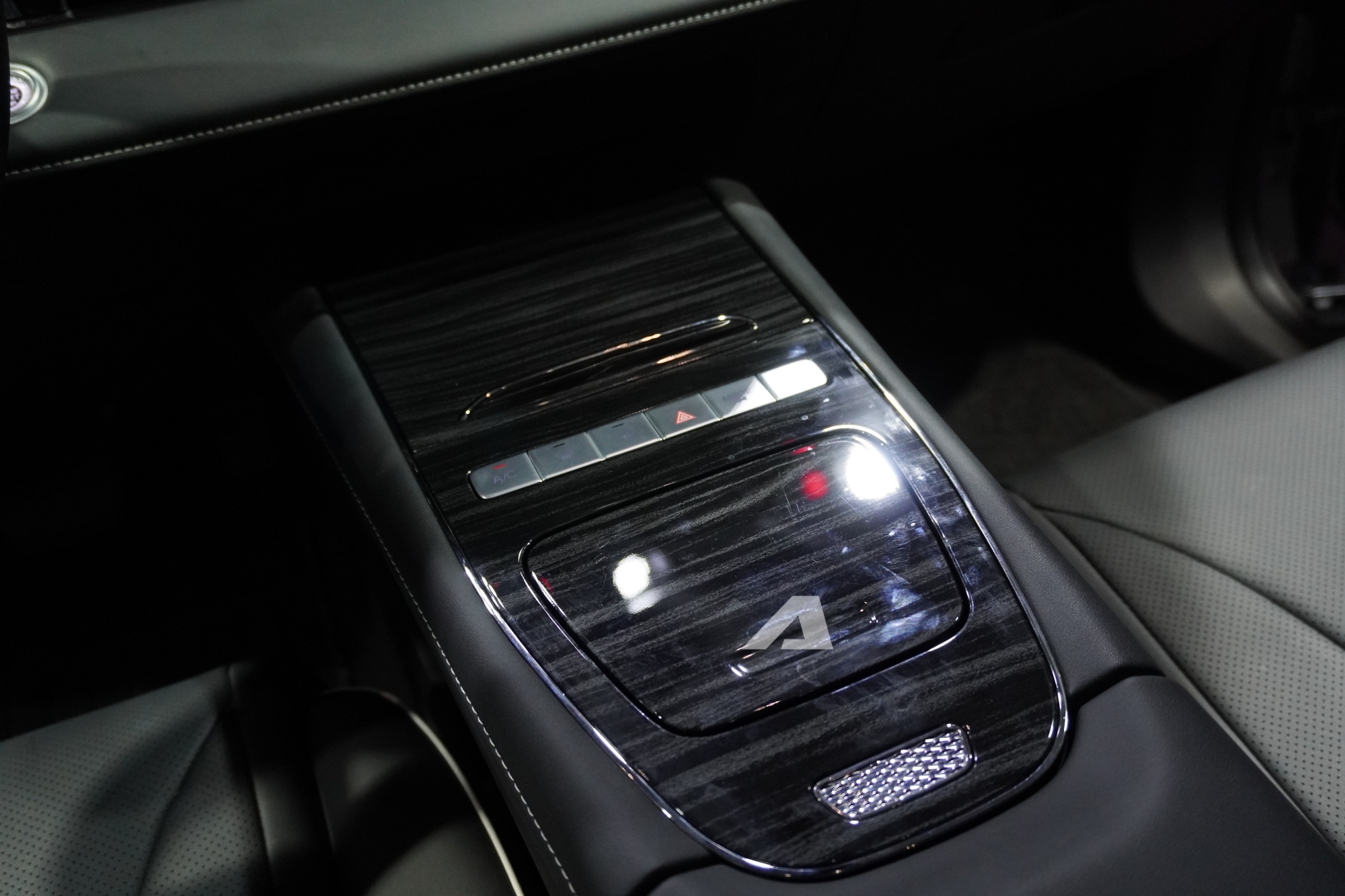 Omoda C5 SHS ra mắt Việt Nam: Gi&aacute; khởi điểm 599 triệu đồng, trang bị AI, sạc v&agrave; đổ đầy xăng đi hơn 1.000km, phả hơi n&oacute;ng v&agrave;o Toyota Corolla Cross- Ảnh 14.