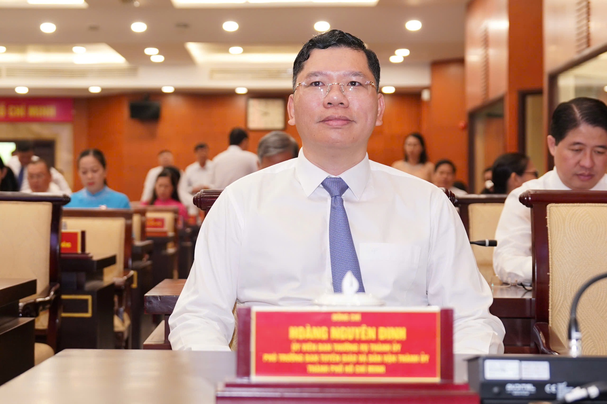 7 Ph&oacute; Chủ tịch v&agrave; 16 Ủy vi&ecirc;n UBND TPHCM nhiệm kỳ mới - Ảnh 5.