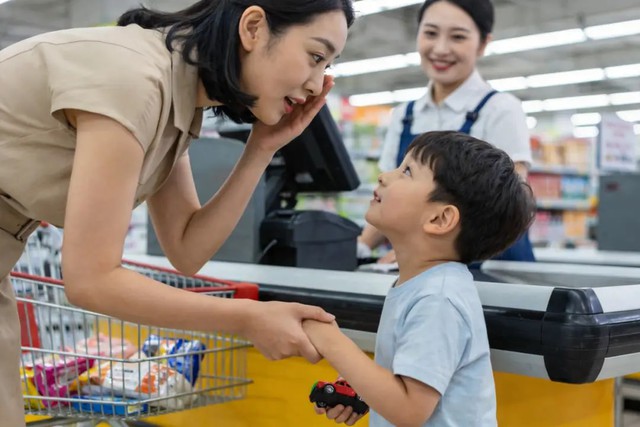 Con "tiện tay lấy đồ" như ăn cắp vặt? Đừng vội quy kết con l&agrave; đứa trẻ hư- Ảnh 2.