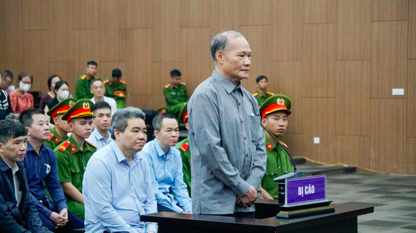 Cựu Thứ trưởng Ho&agrave;ng Văn Thắng nhận hối lộ 200 . 000 USD tại t&ograve;a &aacute;n H&agrave; Nội - Ảnh 1.