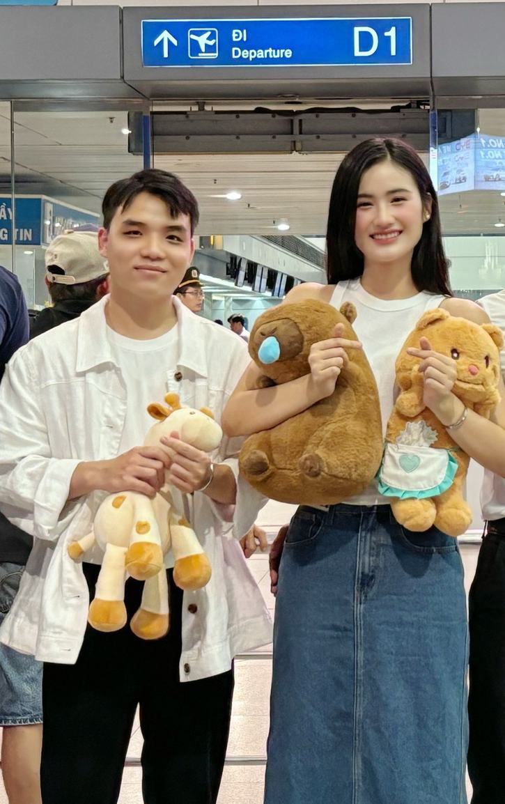 "T&oacute;m d&iacute;nh" &Yacute; Nhi v&agrave; bạn trai sau đ&ecirc;m Chung kết, c&oacute; một h&agrave;nh động chưa Hoa hậu n&agrave;o d&aacute;m l&agrave;m!- Ảnh 3.