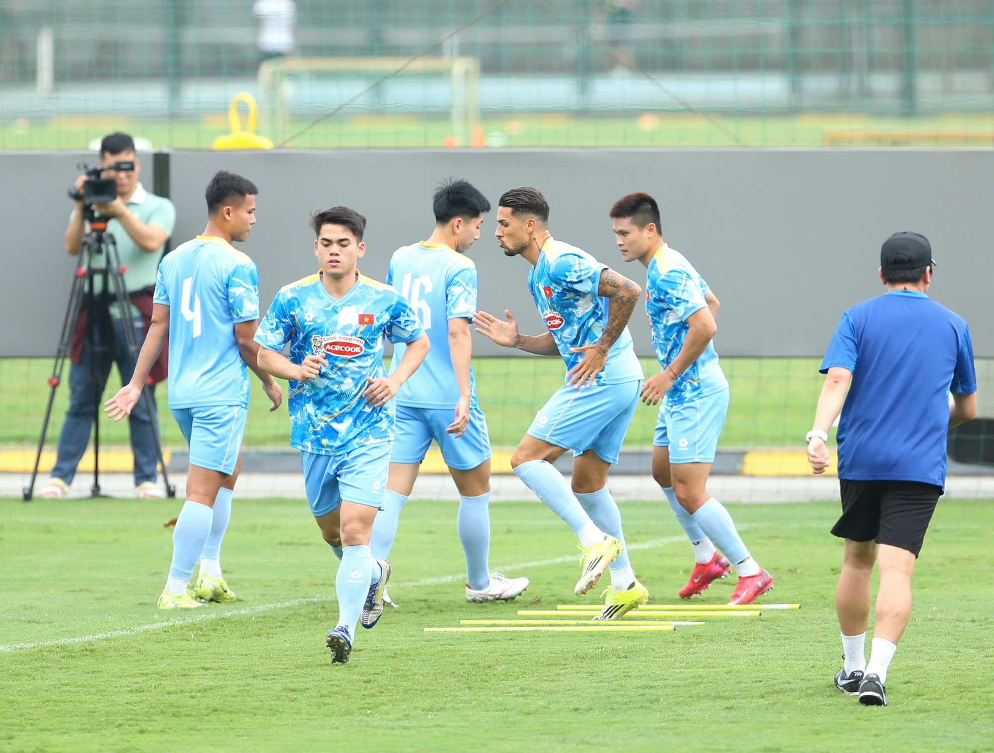 "Chiến binh to&agrave;n năng" b&aacute;o tin xấu cho HLV Kim Sang-sik trước ng&agrave;y đấu Malaysia - Ảnh 1.