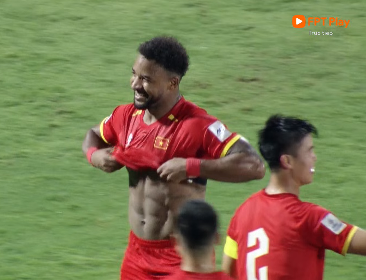 Ph&aacute; lưới Malaysia, Nguyễn Xu&acirc;n Son khoe cơ bụng 6 m&uacute;i, đ&aacute;p trả cực gắt tin đồn "thừa c&acirc;n" - Ảnh 2.