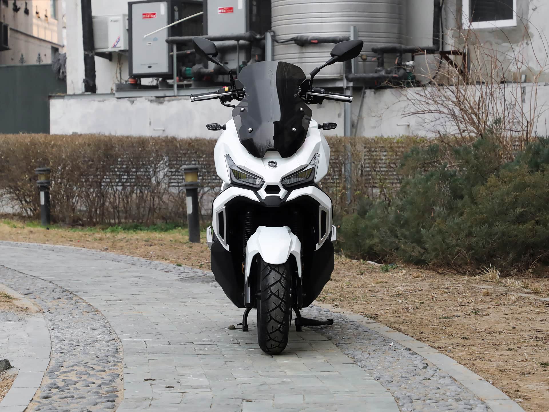 SYM Husky 150 ADV: Mẫu xe tay ga phong c&aacute;ch địa h&igrave;nh g&acirc;y ch&uacute; &yacute; với thiết kế lạ mắt v&agrave; khả năng vận h&agrave;nh đ&aacute;ng nể - Ảnh 2.