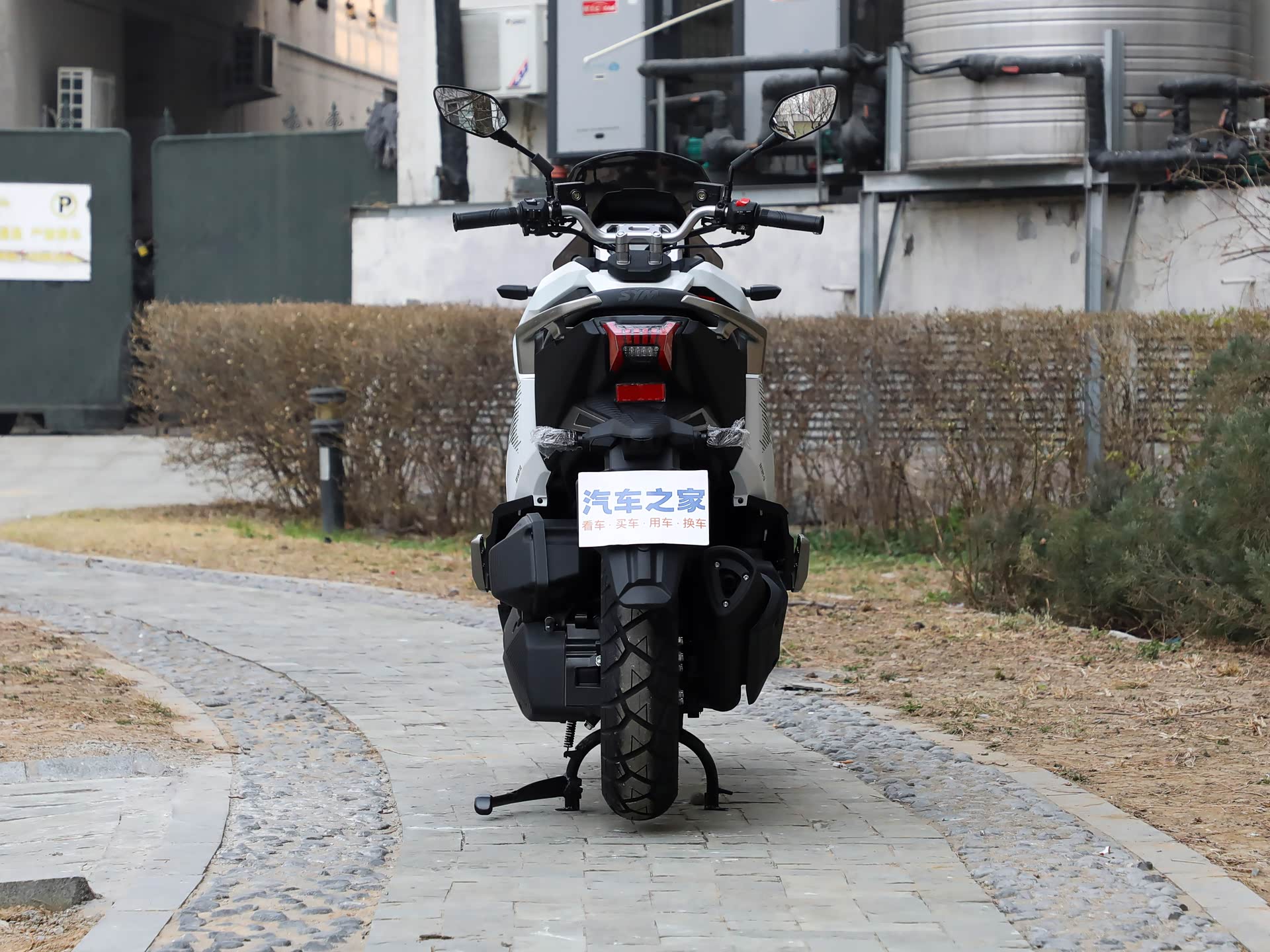 SYM Husky 150 ADV: Mẫu xe tay ga phong c&aacute;ch địa h&igrave;nh g&acirc;y ch&uacute; &yacute; với thiết kế lạ mắt v&agrave; khả năng vận h&agrave;nh đ&aacute;ng nể - Ảnh 5.