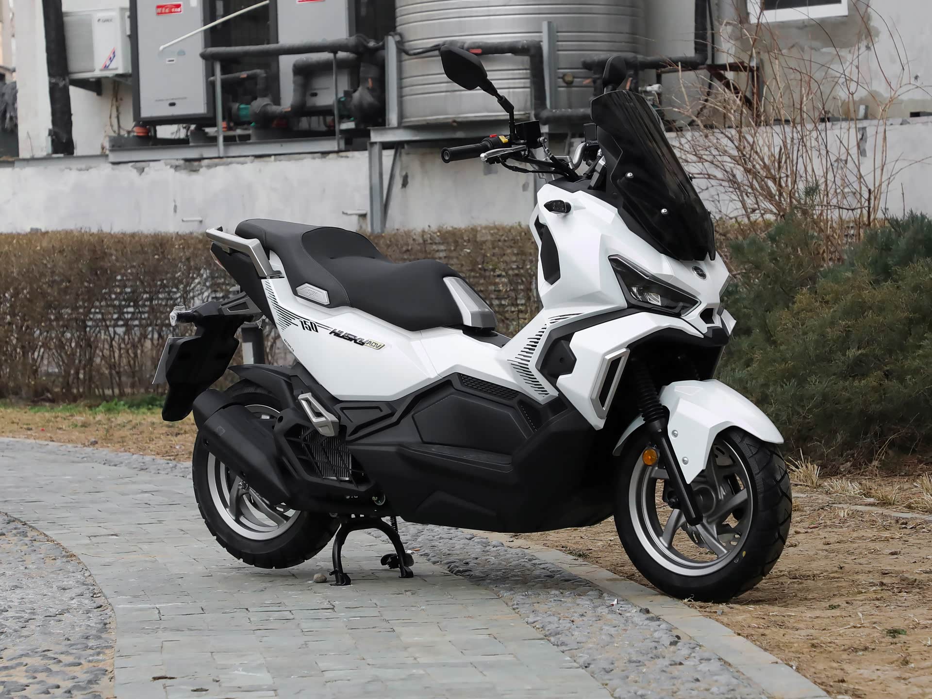 SYM Husky 150 ADV: Mẫu xe tay ga phong c&aacute;ch địa h&igrave;nh g&acirc;y ch&uacute; &yacute; với thiết kế lạ mắt v&agrave; khả năng vận h&agrave;nh đ&aacute;ng nể - Ảnh 3.