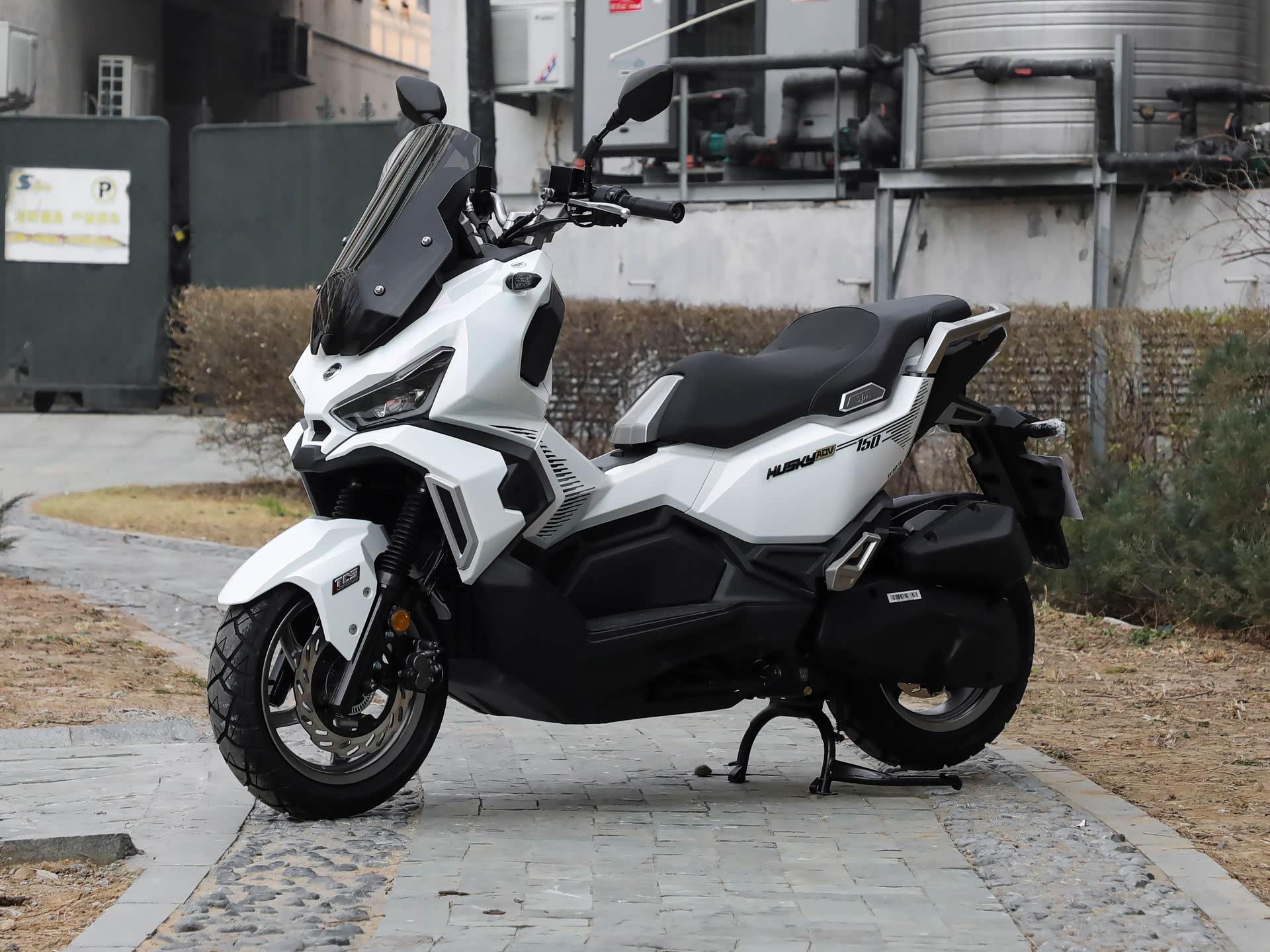 SYM Husky 150 ADV: Mẫu xe tay ga phong c&aacute;ch địa h&igrave;nh g&acirc;y ch&uacute; &yacute; với thiết kế lạ mắt v&agrave; khả năng vận h&agrave;nh đ&aacute;ng nể - Ảnh 1.