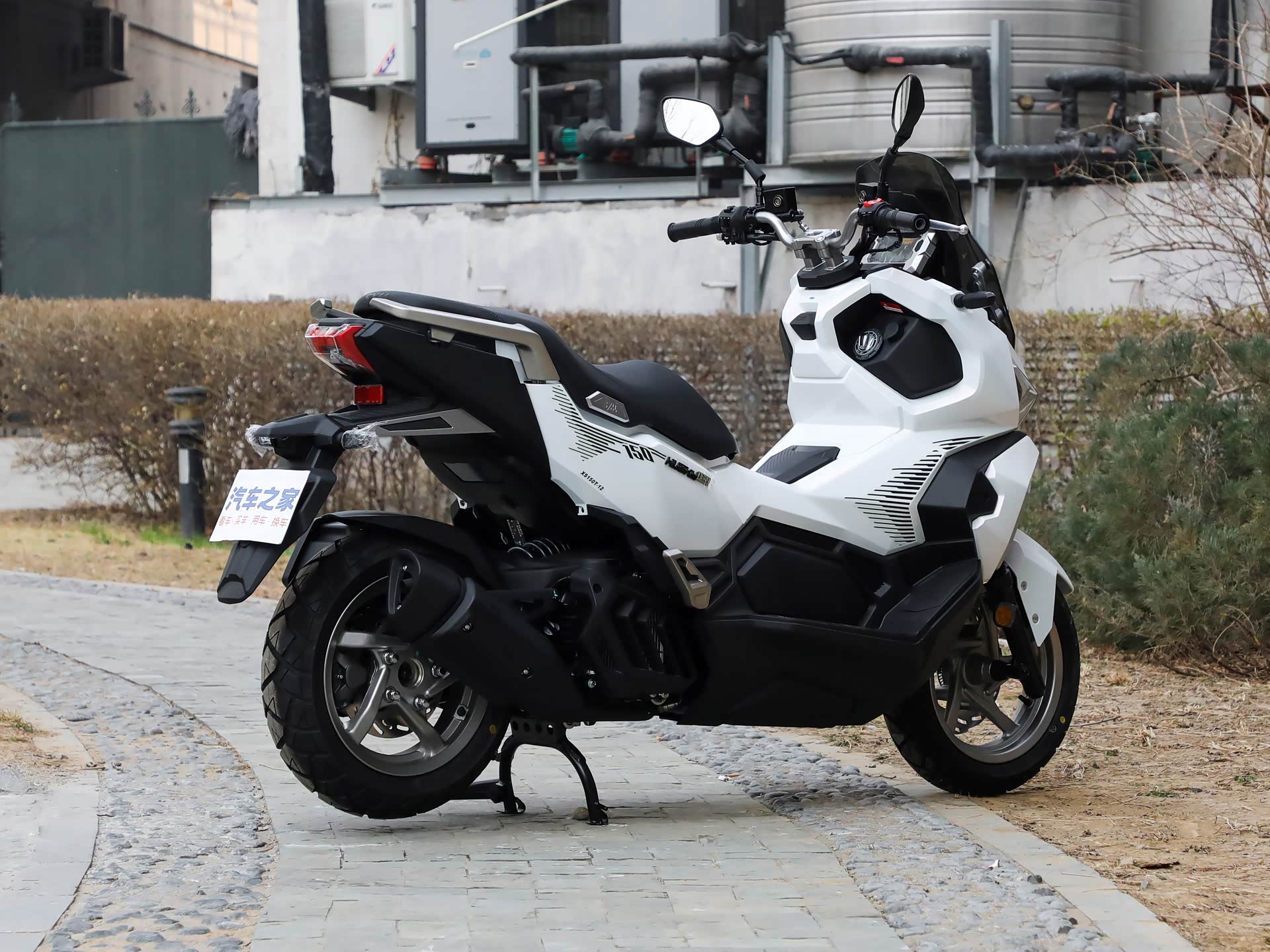 SYM Husky 150 ADV: Mẫu xe tay ga phong c&aacute;ch địa h&igrave;nh g&acirc;y ch&uacute; &yacute; với thiết kế lạ mắt v&agrave; khả năng vận h&agrave;nh đ&aacute;ng nể - Ảnh 4.