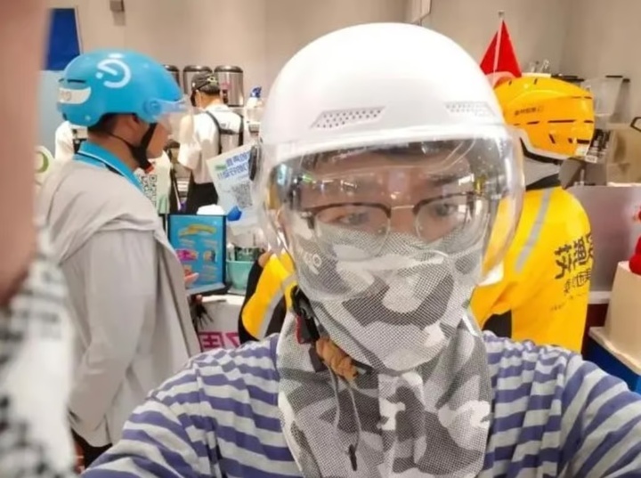 Hẹn h&ograve; kiểu mới ở Trung Quốc: L&agrave;m shipper vừa y&ecirc;u vừa kiếm tiền - Ảnh 2.