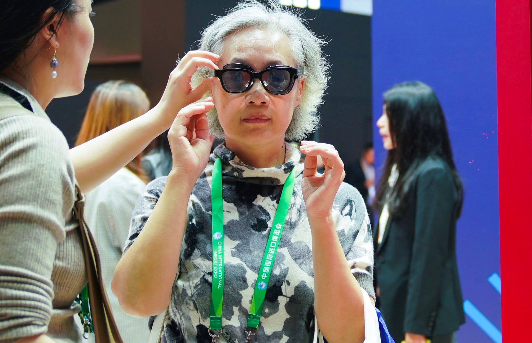 Trung Quốc nhanh chóng áp dụng kính AI nhưng người dùng vẫn chê thiếu tác dụng - Ảnh 3.