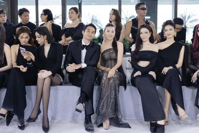 Nữ nghệ sĩ nổi tiếng từ "đệ nhất vedette" đến mẹ đơn th&acirc;n bản lĩnh, U45 vẫn đẹp rực rỡ - Ảnh 8.