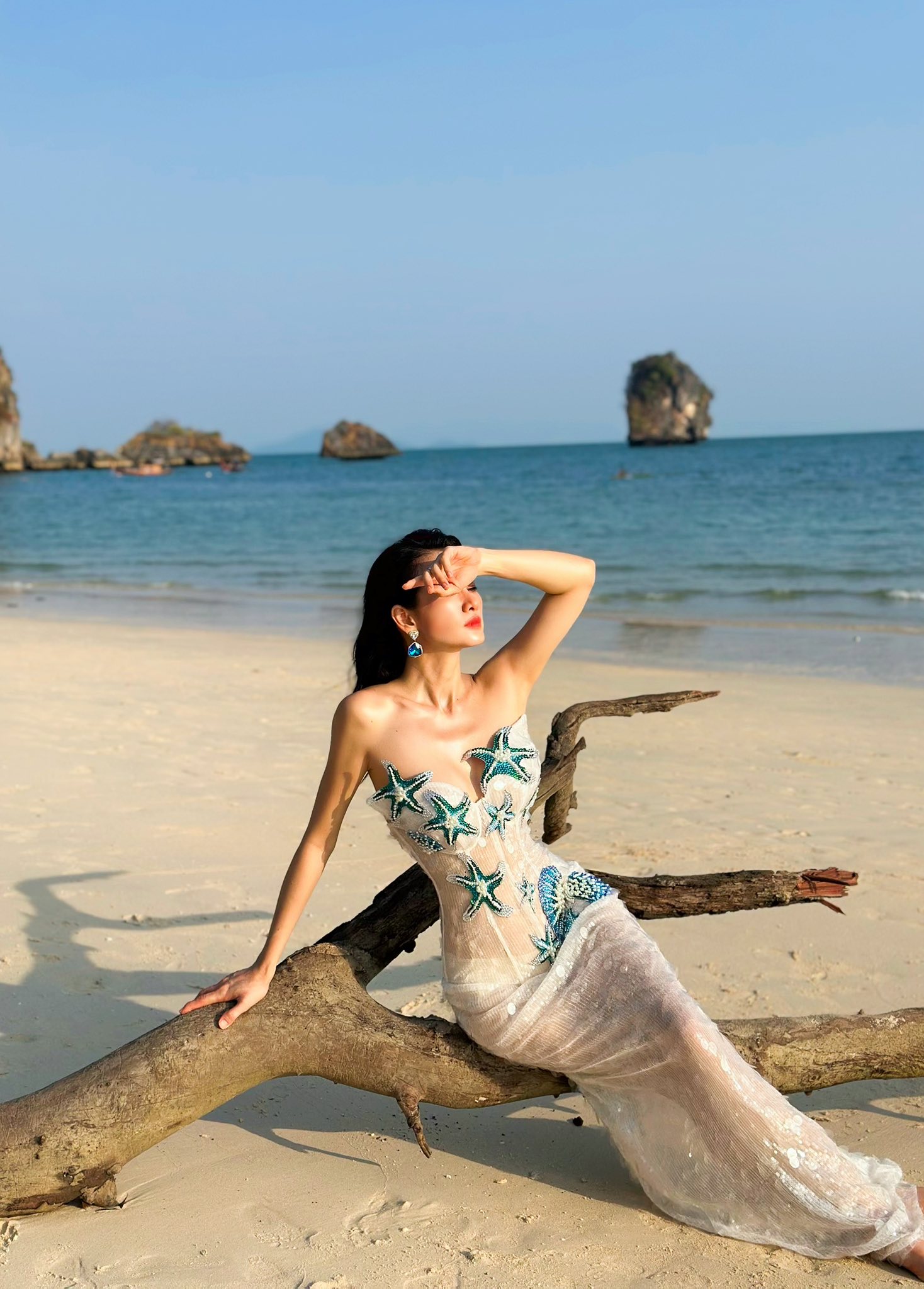 Nữ nghệ sĩ nổi tiếng từ "đệ nhất vedette" đến mẹ đơn th&acirc;n bản lĩnh, U45 vẫn đẹp rực rỡ - Ảnh 5.