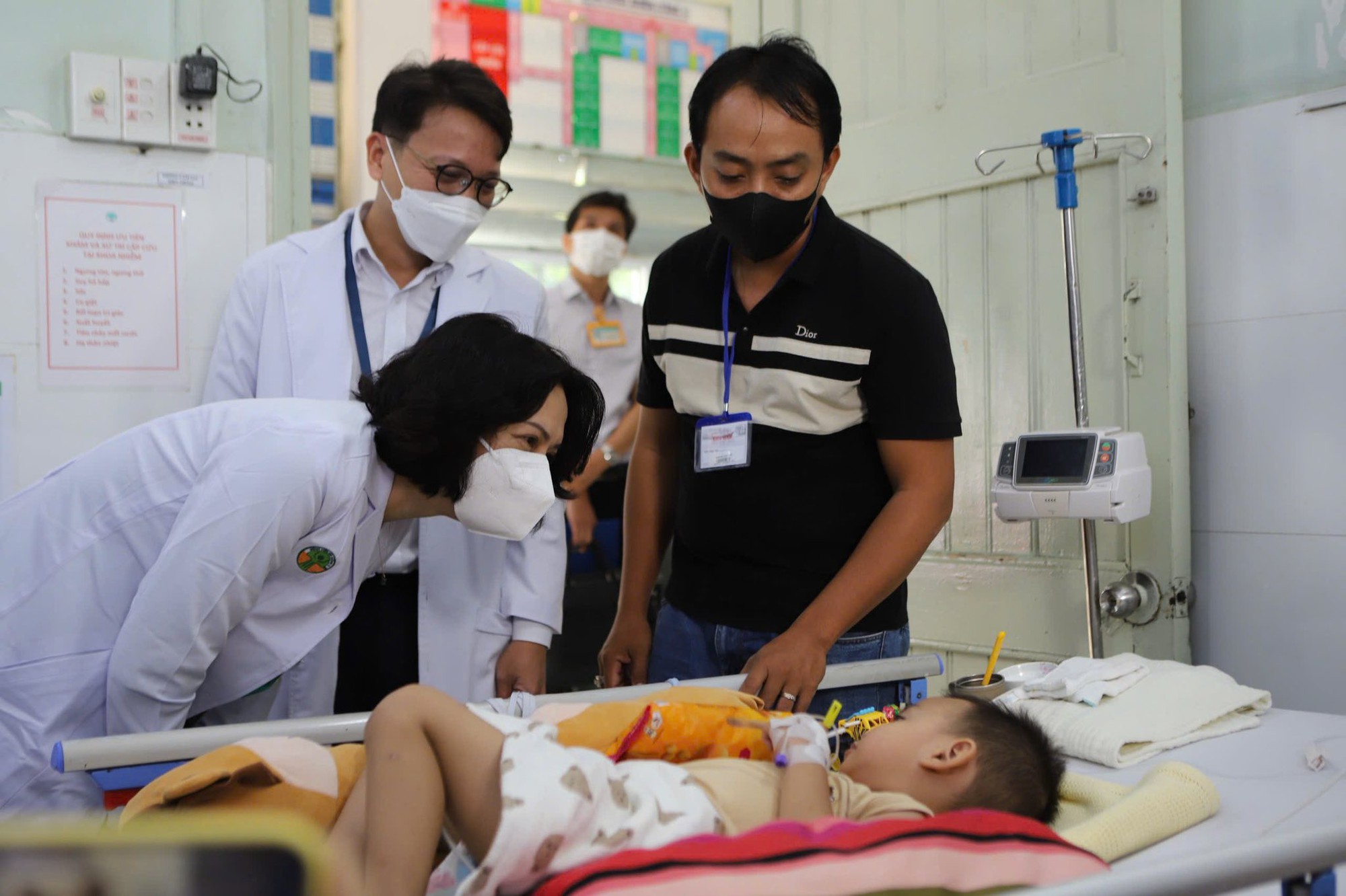 Tay chân miệng tăng nhanh, cảnh báo chủng EV71 độc lực cao - Ảnh 1.