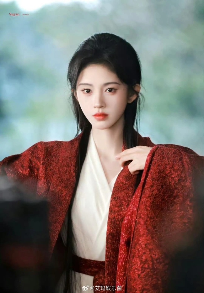 Mỹ nh&acirc;n đ&oacute;ng 1 phim nhận c&aacute;t-x&ecirc; 62 tỷ: Chỉ cao 1m45 vẫn đắt show khủng khiếp, tất cả l&agrave; nhờ nhan sắc y&ecirc;u nghiệt- Ảnh 6.