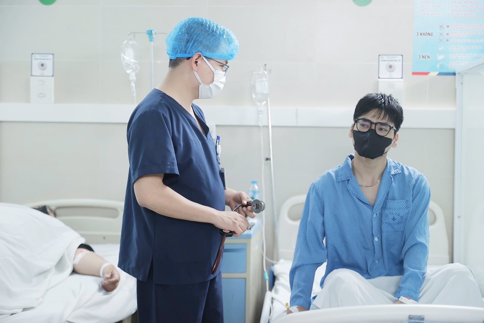 Hà Nội ghi nhận 17 ca COVID-19, theo dõi biến thể "ve sầu" BA.3.2 - Ảnh 1.