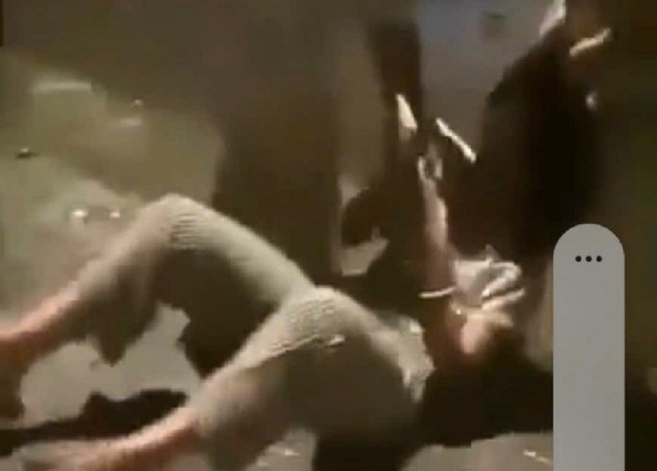 Nữ sinh lớp 7 Đ&agrave; Nẵng bị đ&aacute;nh hội đồng , k&eacute;o l&ecirc; tr&ecirc;n vỉa h&egrave; g&acirc;y phẫn nộ - Ảnh 1.