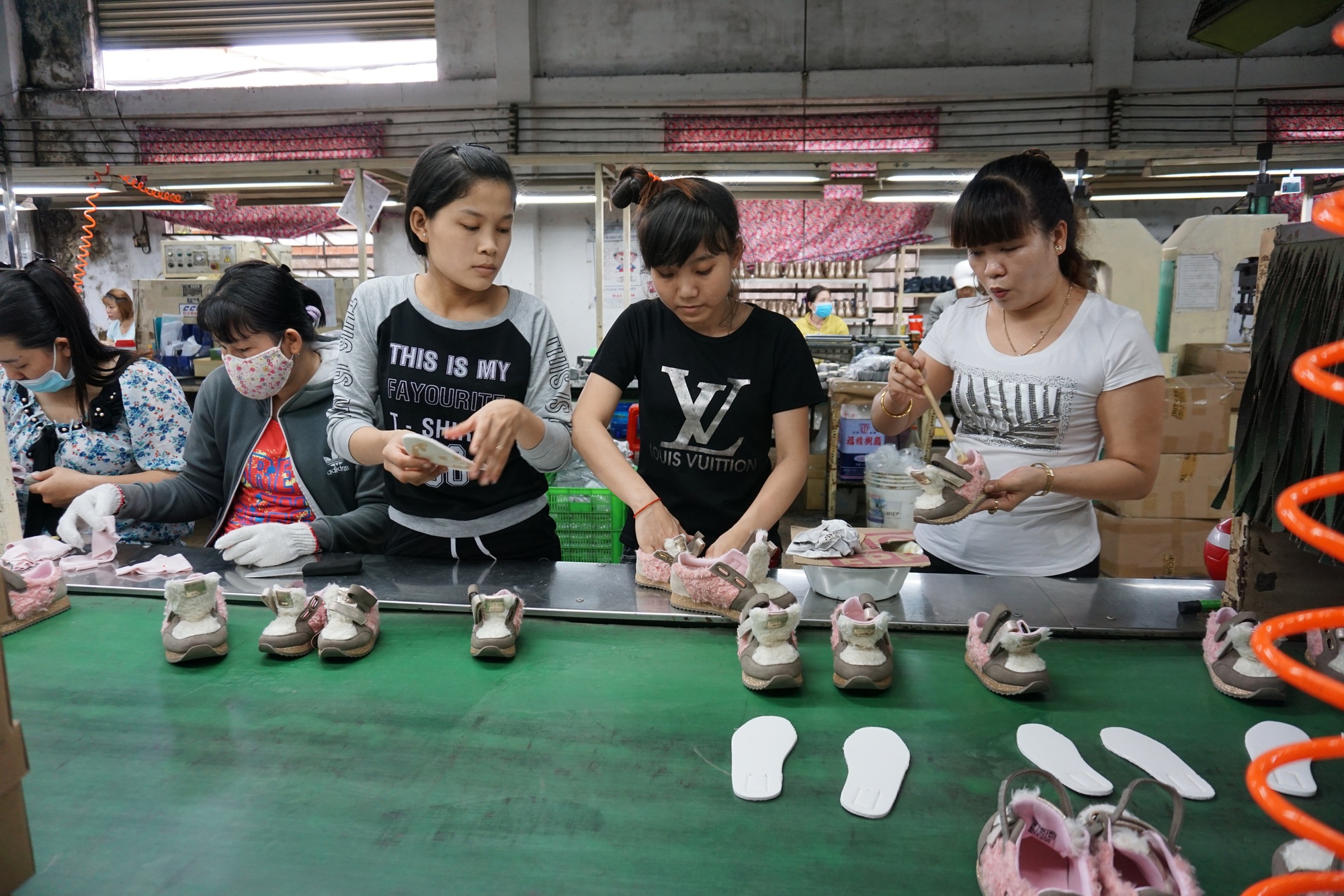 Tăng lương hưu: chọn phương án nào để người già “sống được”? - Ảnh 2.