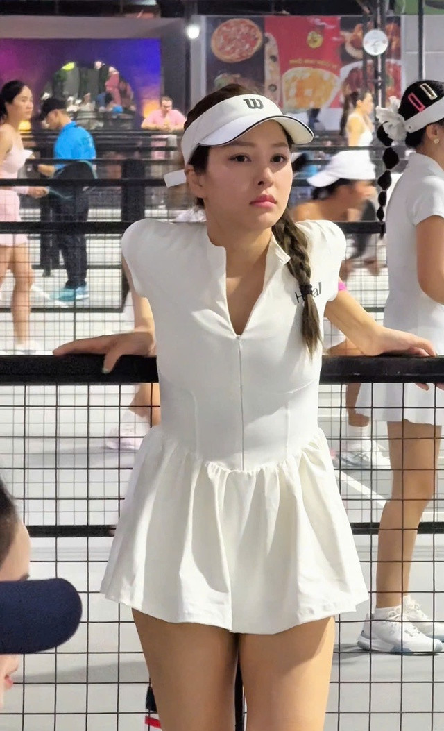 Nhan sắc "thơ ng&acirc;y" của hot girl World Cup Tr&acirc;m Anh thay đổi ra sao? - Ảnh 4.