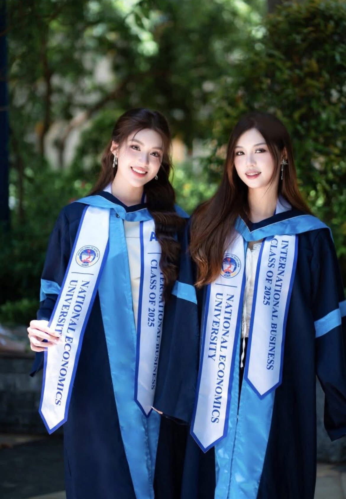 Khung h&igrave;nh "một ch&iacute;n một mười" của Phương Oanh v&agrave; chị g&aacute;i song sinh- Ảnh 5.