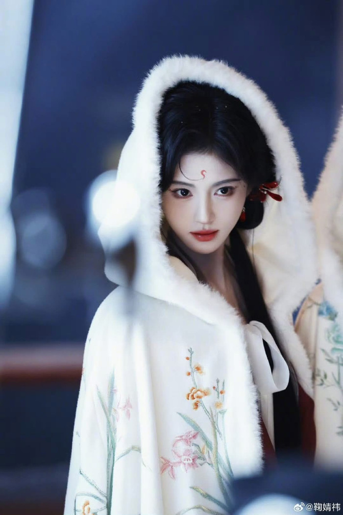 Mỹ nh&acirc;n đ&oacute;ng 1 phim nhận c&aacute;t-x&ecirc; 62 tỷ: Chỉ cao 1m45 vẫn đắt show khủng khiếp, tất cả l&agrave; nhờ nhan sắc y&ecirc;u nghiệt- Ảnh 4.