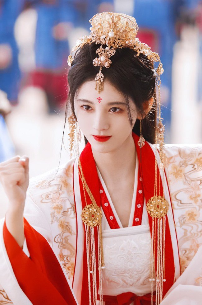 Mỹ nh&acirc;n đ&oacute;ng 1 phim nhận c&aacute;t-x&ecirc; 62 tỷ: Chỉ cao 1m45 vẫn đắt show khủng khiếp, tất cả l&agrave; nhờ nhan sắc y&ecirc;u nghiệt- Ảnh 8.