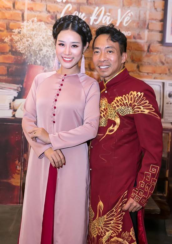 Nữ ca sĩ biến mất suốt 3 năm sau khi "&ocirc;ng ho&agrave;ng nhạc đỏ" c&ocirc;ng khai ly h&ocirc;n, để lại nh&agrave; cho vợ con - Ảnh 1.