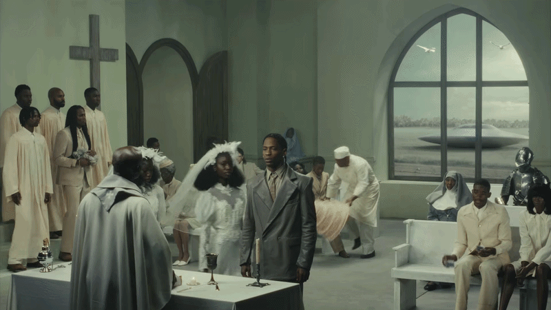 Kh&ocirc;ng thể tin Michael Jackson &ldquo;bằng xương bằng thịt&rdquo; ngồi ngay sau Kanye West - Ảnh 4.