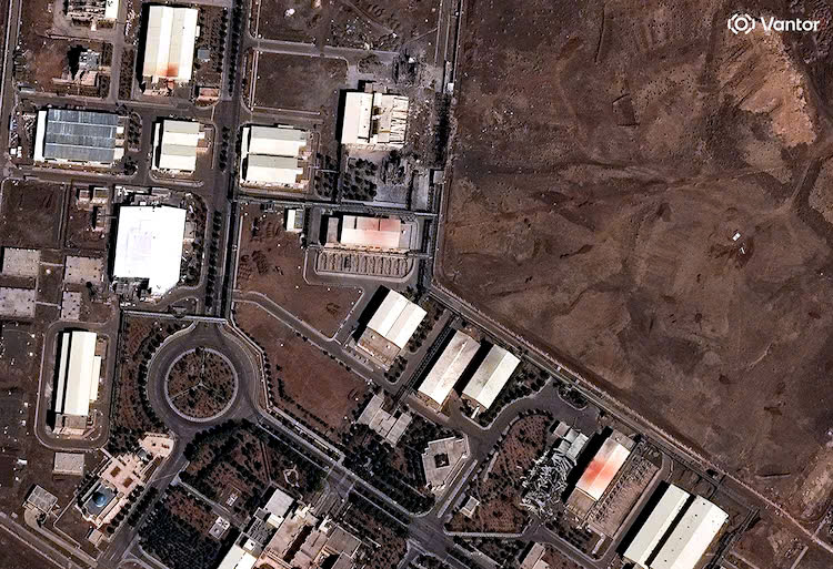 Tổng thống Trump t&iacute;nh phương &aacute;n thu hồi 1.000 pound uranium của Iran bằng qu&acirc;n sự - Ảnh 2.