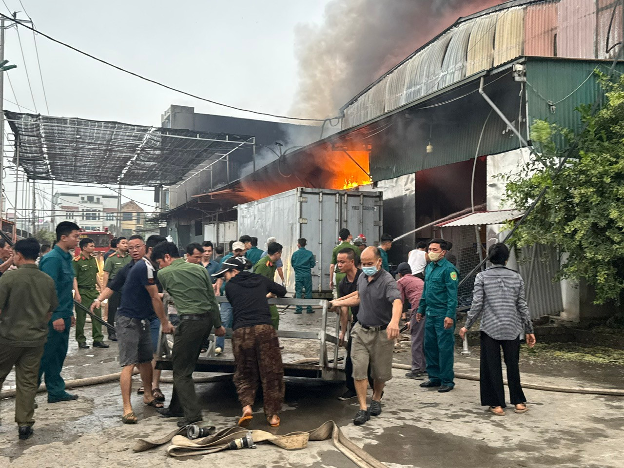 Ch&aacute;y kho xưởng b&aacute;nh kẹo tại H&agrave; Nội: Nguy&ecirc;n nh&acirc;n v&agrave; thiệt hại đang được điều tra - Ảnh 2.