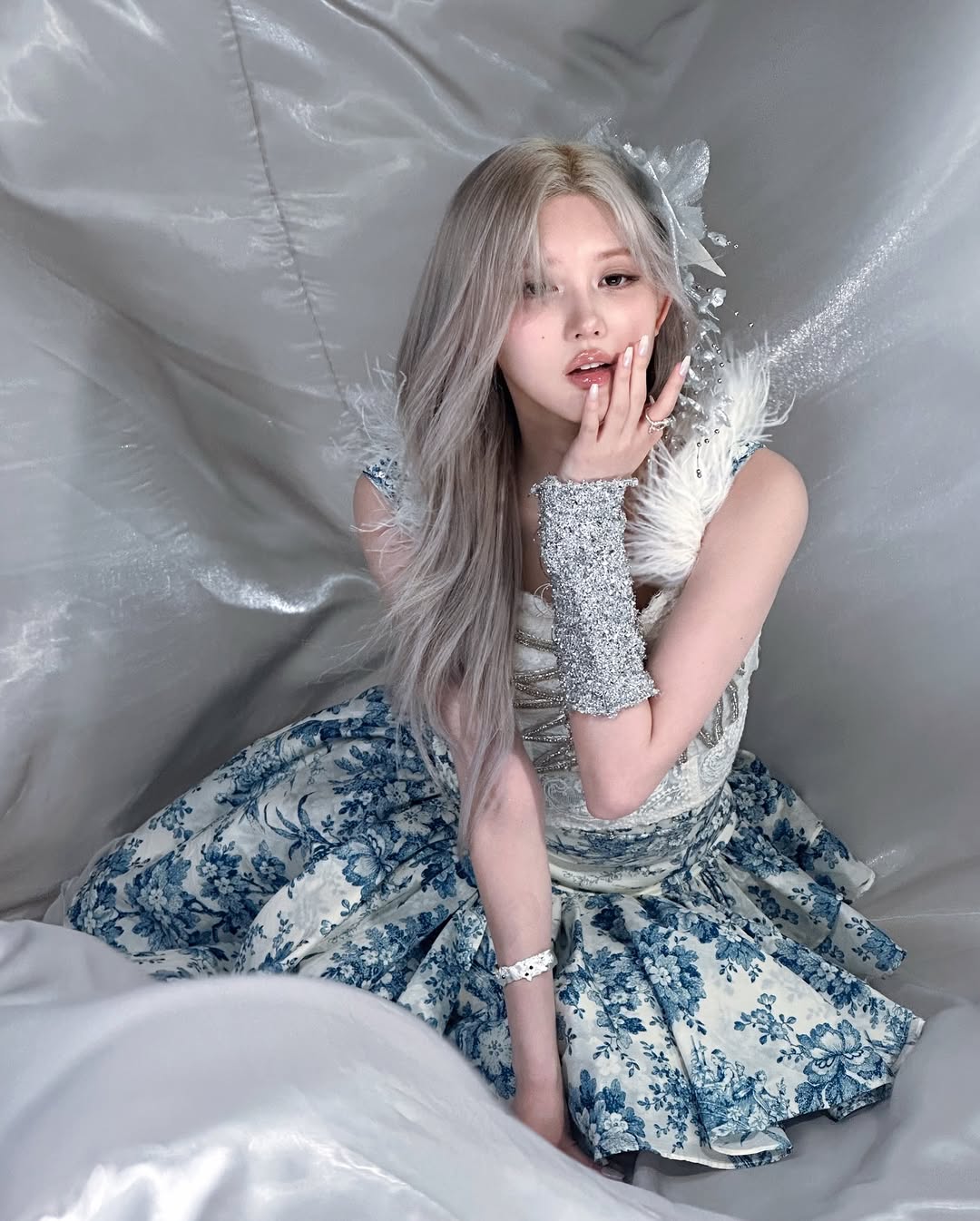 Mỹ nh&acirc;n &ldquo;hiểu chuyện đến đau l&ograve;ng&rdquo;: Nhan sắc thần th&aacute;i kh&ocirc;ng thua k&eacute;m c&ocirc;ng ch&uacute;a Kpop, phải l&ugrave;i bước để nhường spotlight- Ảnh 6.