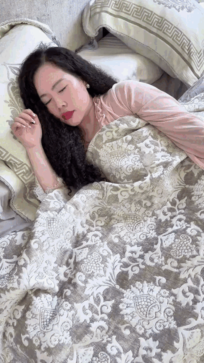 Đại gia ch&acirc;u &Acirc;u si m&ecirc; nữ nghệ sĩ Việt cao 1m5, qua 1 lần đ&ograve;, cung phụng như b&agrave; ho&agrave;ng - Ảnh 6.