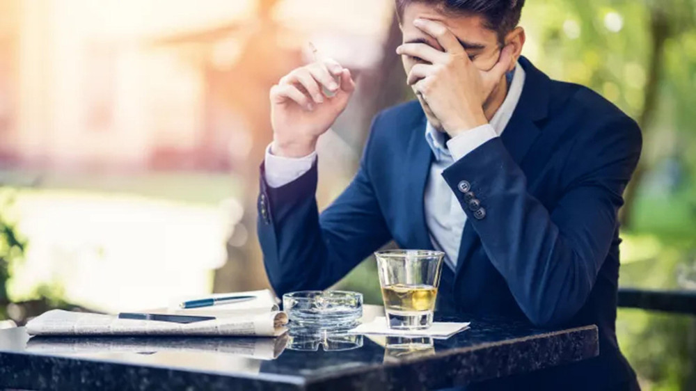 Nhiều tiền nhưng vẫn bị xa l&aacute;nh: 8 th&oacute;i quen EQ thấp khiến mọi mối quan hệ đều bế tắc- Ảnh 1.